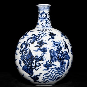 An Exquisite Blue and White Phoenix Pattern Vase