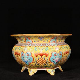 An Exquisite Enamel Bats and Peach Pattern Censer