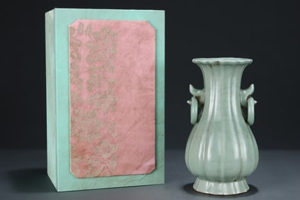 An Exquisite Guan yao Double-Ears Vase