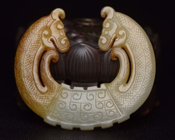 An Exquisite White Jade Animal Pattern Hand Piece