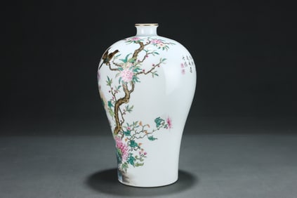 A Rare Famille-Rose Painted Gold Flower and Bird Pattern Vase,With Poem,With Chinese Vertical Scroll