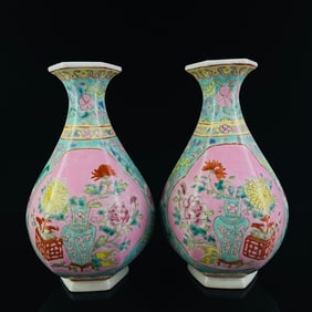 A Pair of Exquisite Famille-Rose Flower Pattern Vase