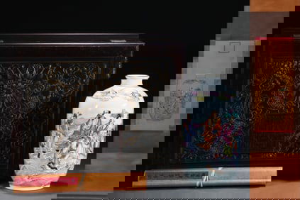 A Rare Famille-Rose Painted Gold Figure Pattern Vase,With Poem,With Chinese Vertical Scroll Ink