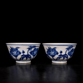 A Pair of Exquisite Blue and White Flower Pattern Bowls