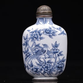 An Exquisite Painted Enamel Flower and Bird Pattern Snuff Bottle