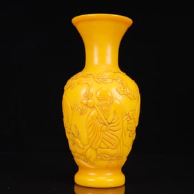 An Exquisite Glass Figure Pattern Vase