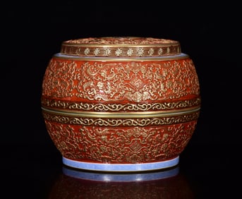 An Exquisite Iron-Red Bats and Peach Pattern Box