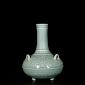 An Exquisite Celadon Glazed Tripod Vase