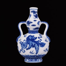 An Exquisite Blue and White Pattern Double-Ears Gourd-Shaped Vase