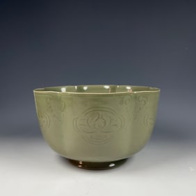 An Exquisite Yue yao Flower Pattern Bowl