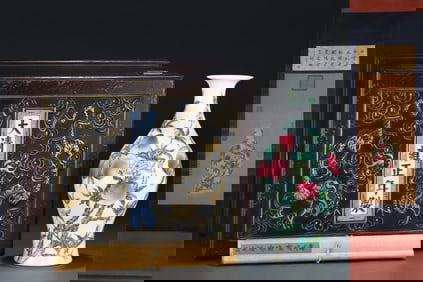 A Huge Famille-Rose Bats and Peach Pattern Vase,With Chinese Vertical Scroll Ink Painting on Silk