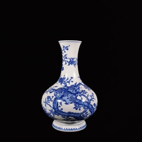 A Exquisite Blue and White Pomegranate Pattern Vase