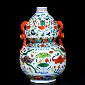 An Exquisite Wucai Flower and Fish Pattern Gourd-Shaped Vase
