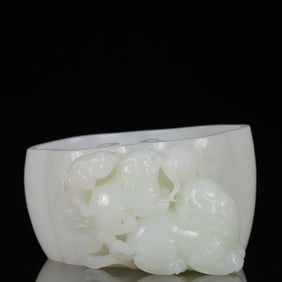 An Exquisite White Jade Lion Pattern Washer