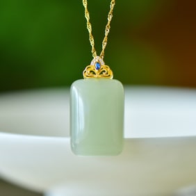 An Exquisite Sterling Silver-Gold Plated Inlaid Greenish Jade Necklace,Inlaid Diamond