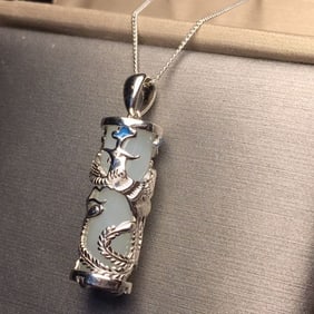 An Exquisite Sterling Silver Inlaid White Jade Necklace