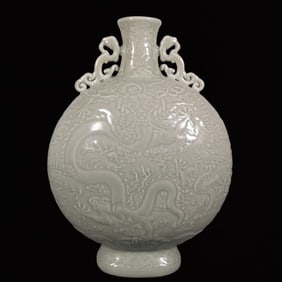 An Exquisite Dragon Pattern Double-Ears Vase