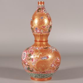 An Exquisite Famille-Rose Dragon Pattern Gourd-Shaped Vase
