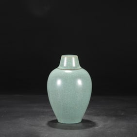 An Exquisite Ru yao Celeste Blue Glazed Vase,with an Imperial Poem by Emperor Qianlong