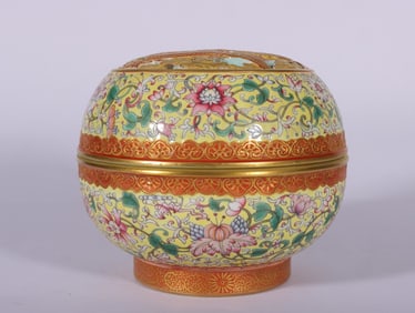 An Exquisite Famille-Rose Yellow Ground Dragon Pattern With Cover Box