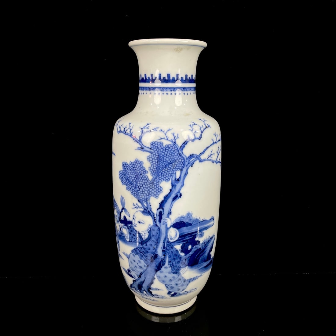 An Exquisite Blue and White Figure Pattern Vase (1 of 8)