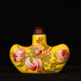 An Exquisite Famille-Rose Peach Pattern Snuff Bottle