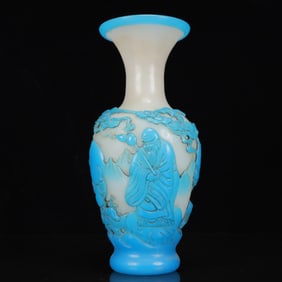 An Exquisite Glass Figure Pattern Vase