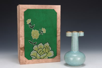 An Exquisite Ru yao Sky Blue Glazed Twin-neck bottles