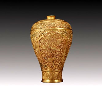 An Exquisite Gilt Bronze Flower Pattern Vase