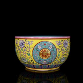 An Exquisite Enamel Flower Pattern Bowl