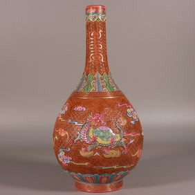 An Exquisite Enamel Auspicious Beast Pattern Vase