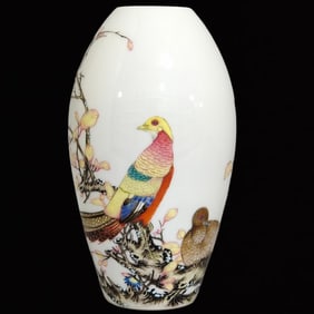 An Exquisite Famille-Rose Peacock Pattern Vase