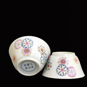 A Pair of Exquisite Famille-Rose Flower Pattern Cups