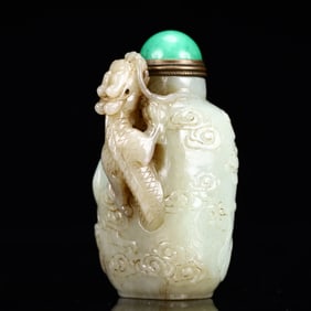 An Exquisite White Jade Auspicious Cloud and Dragon Pattern Snuff Bottle
