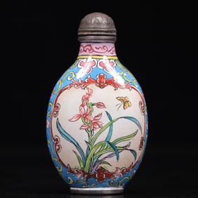 An Exquisite Painted Enamel Flower Pattern Snuff Bottle
