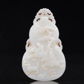An Exquisite White Jade Figure Pattern Pendant