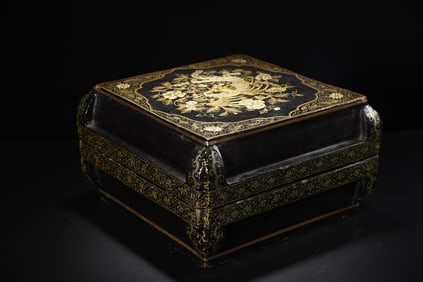 An Exquisite Carved Lacquer Painted Gold Flower Phoenix Pattern Box