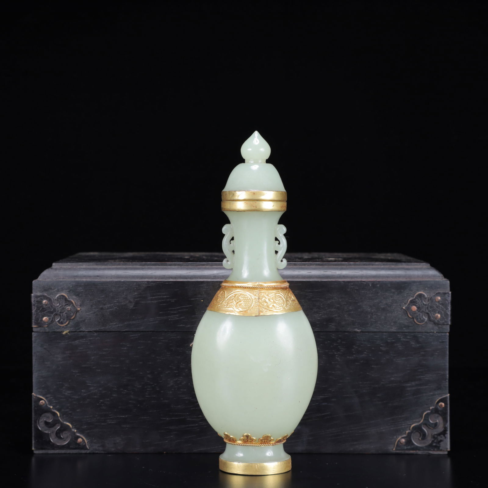 An Exquisite White Jade Cover with Gold Flower Pattern Double-Ears Bottle: An Exquisite White Jade Cover with Gold Flower Pattern Double-Ears Bottle,Qing Dynasty,China,Size:(Bottle)2.4inx1.6inx6.7in,(Box)8.7inx5.5inx3.9in,Weight:200g 白玉包金花&