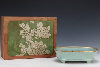 An Exquisite Ru yao Painted Gold Four legs Basin,With an Imperial Poem by Emperor Qianlong