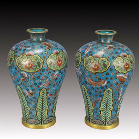 A Pair of Exquisite Cloisonne Flower and Butterfly Pattern Vases