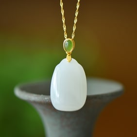 An Exquisite Sterling Silver-Gold Plated Inlaid White Jade Necklace