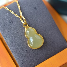 An Exquisite Sterling Silver-Gold Plated Inlaid Greenish Jade Necklace