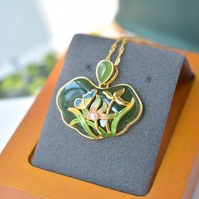 An Exquisite Sterling Silver-Gold Plated Inlaid Jasper Necklace