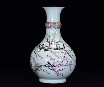 An Exquisite Famille-Rose Flower and Bird Pattern Vase