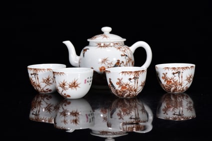 A Set of Fine Famille-Rose Painted Gold Flower and Bird Pattern Tea Cups,with Poem
