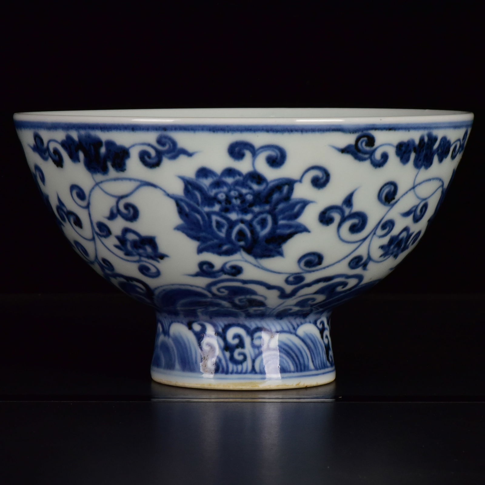 An Exquisite Blue and White Flower Pattern Bowl (1 of 9)