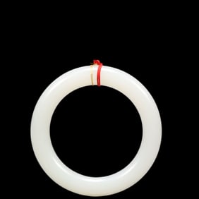 An Exquisite White Jade Bracelets