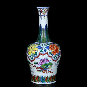 An Exquisite Doucai Flower Pattern Vase