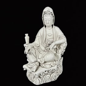 An Exquisite Blance-De-Chine Statue of Avalokitesvara
