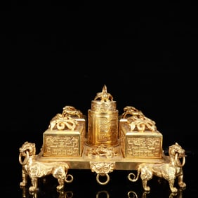 A Set of Rare Gilt Bronze Animal Pattern Seals